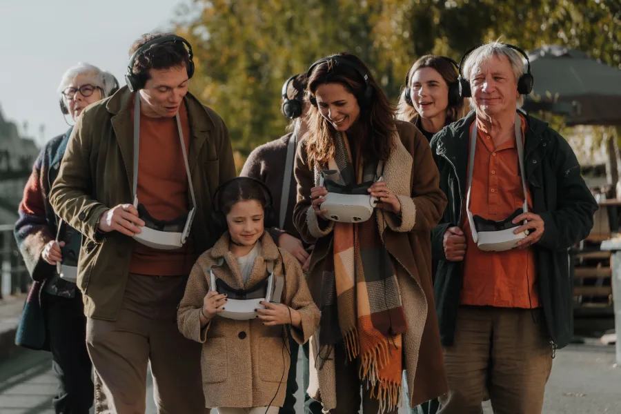 VR image: the scene shows the Siene river from a boat in the past